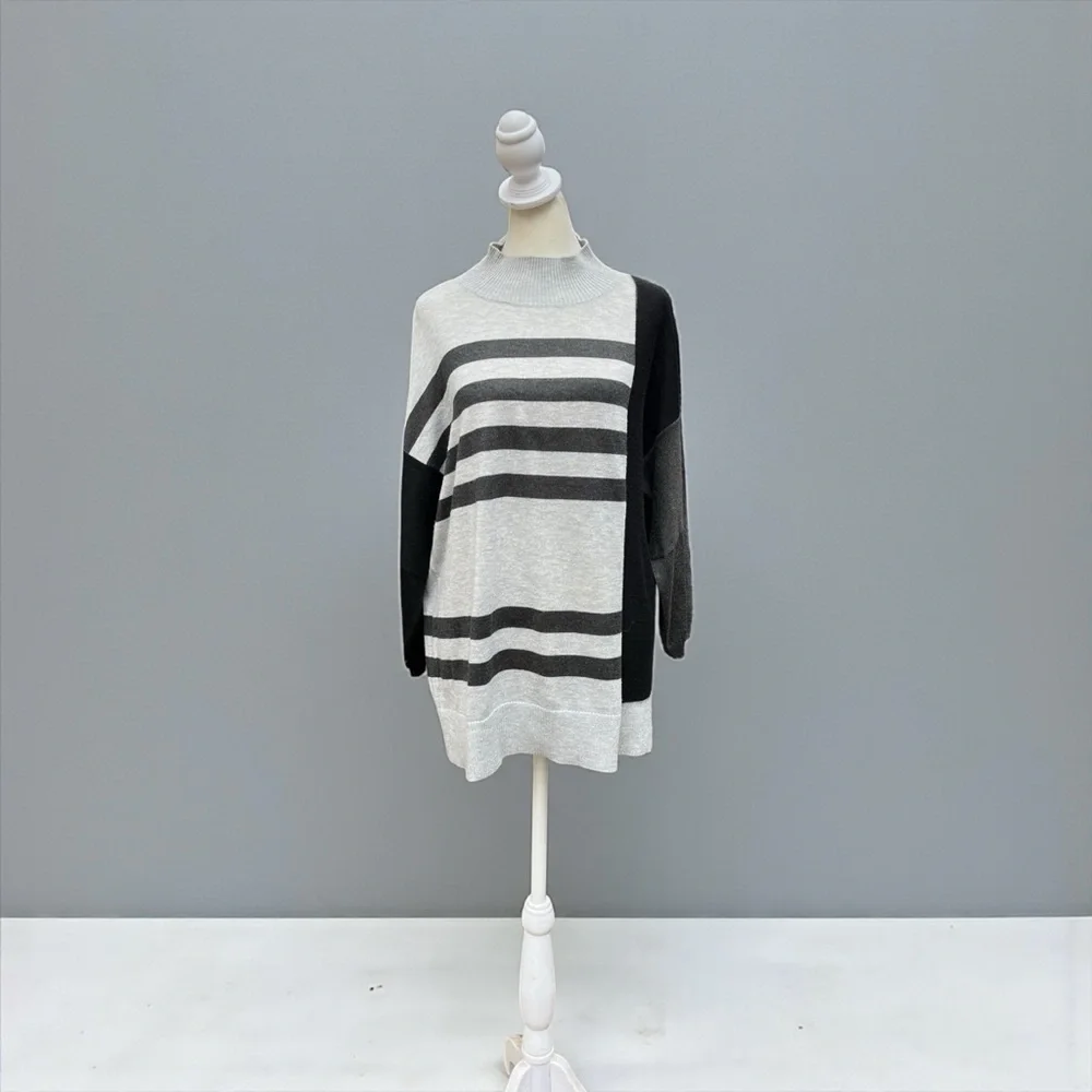 Vince Camuto Mock Neck Knit Sweater in Black/Gray Size Small - Picture 2 of 7